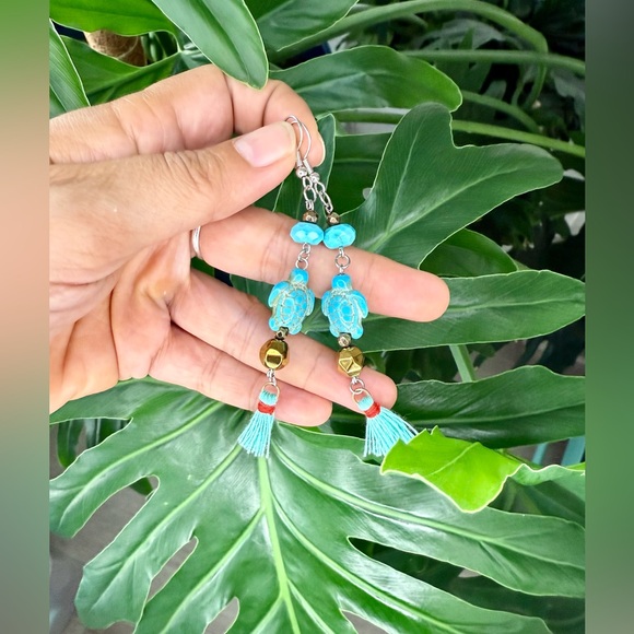 Howlite & Hematite earrings - Picture 2 of 3